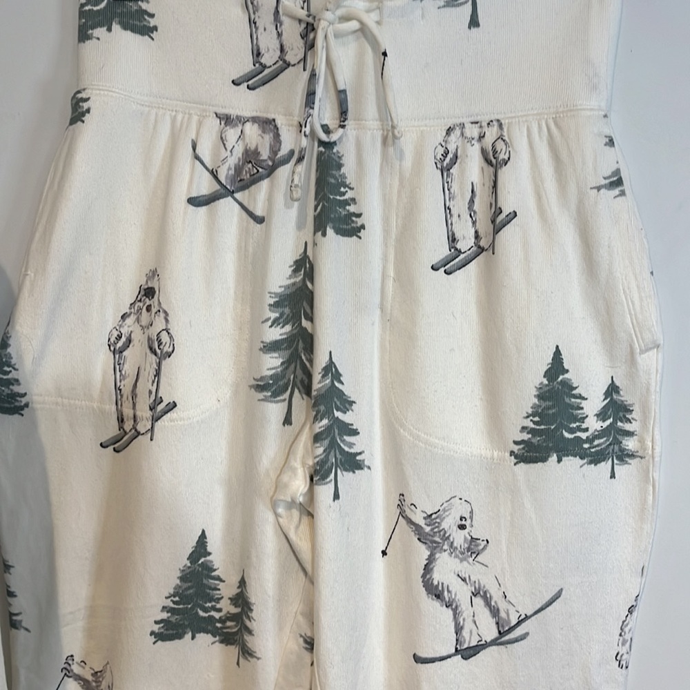Gilly Hicks tree print/skiing yeti 2pc. Pyjama set in white size small NWT - Picture 7 of 16